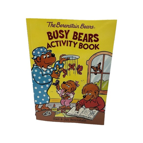 The Berenstain Bears Busy Bears Activity & Bear Country Colouring Book Set Kids - Picture 5 of 10